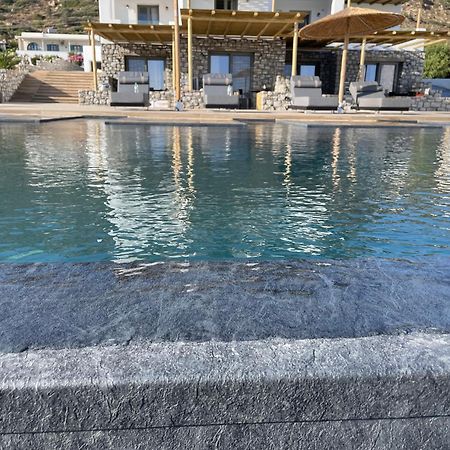 Latramys Suites มีกรีวิกลา ภายนอก รูปภาพ