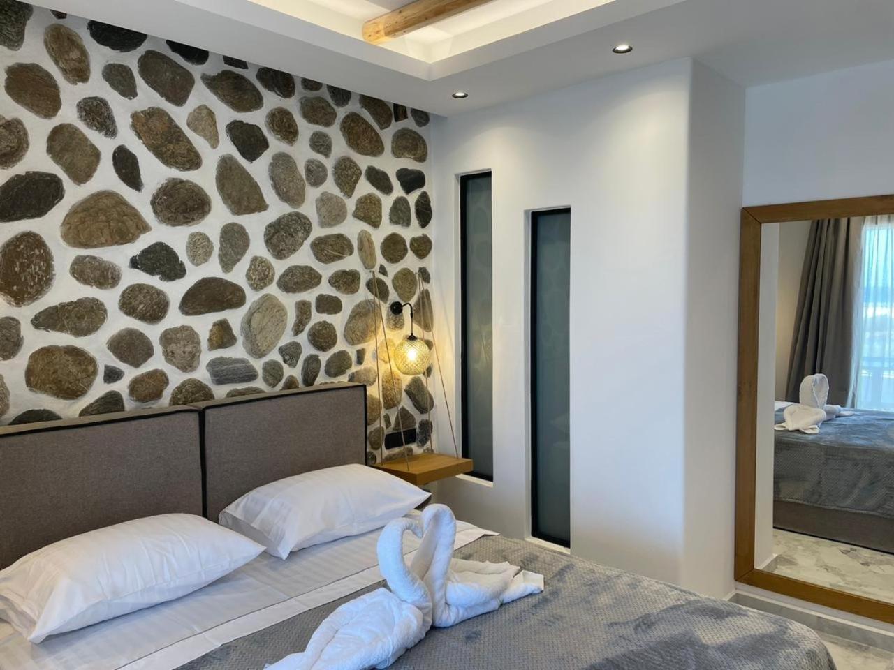 Latramys Suites มีกรีวิกลา ภายนอก รูปภาพ