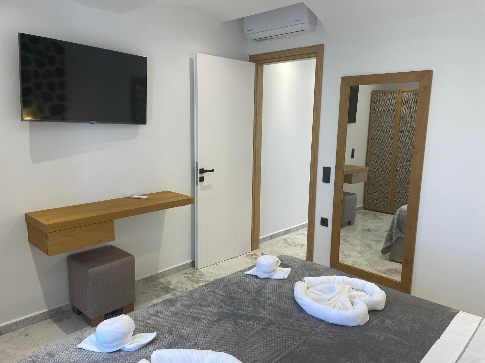 Latramys Suites มีกรีวิกลา ภายนอก รูปภาพ