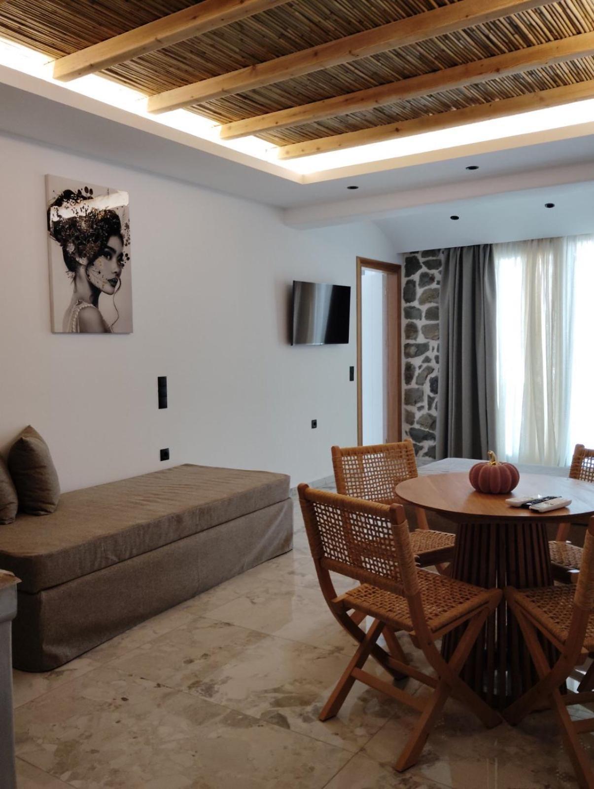 Latramys Suites มีกรีวิกลา ภายนอก รูปภาพ